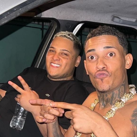 Colar com foto de Pablo Escobar, carros esportivos e armas: operação que prendeu MC Ryan SP e MC Poze do Rodo apreende itens de luxo e dinheiro