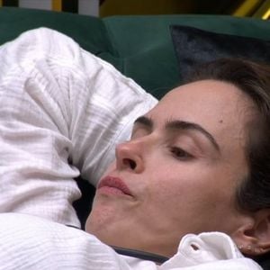 "Não precisa mais trabalhar se não quiser, desde que tenha disciplina. O dinheiro passa a trabalhar pela pessoa, gerando uma renda mensal que pode durar a vida toda", diz Adriana Ricci