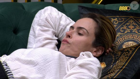 "Não precisa mais trabalhar se não quiser, desde que tenha disciplina. O dinheiro passa a trabalhar pela pessoa, gerando uma renda mensal que pode durar a vida toda", diz Adriana Ricci