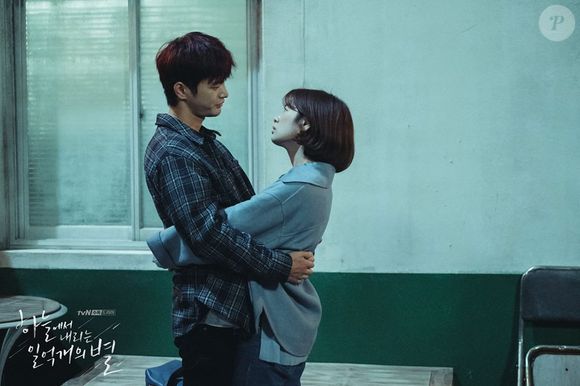 'O Sorriso Deixou Seus Olhos': um homem enigmático se envolver com uma mulher gentil, mas segredos sombrios colocam a relação em cheque