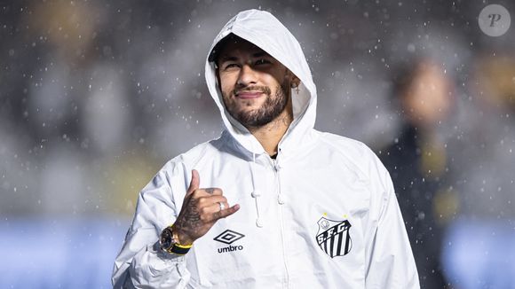 Any Awuada alegou um suposto envolvimento com o jogador de futebol Neymar.