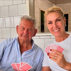 Edu Guedes mostrou Ana Hickmann em um momento inusitado jogando baralho ao mostrar ter conhecido sua família