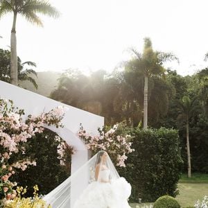 Para Larissa Manoela, o seu bolo de casamento, inspirado em seu vestido, foi uma verdadeira obra de arte.