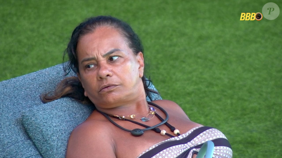 Quando estavam sozinhos na área externa, Solange Couto falou que não nasceu de um estupro, dando a entender que outra participante - como Samira - poderia ter sido; web acusou a atriz de ser problemática no BBB 26