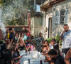 Vini Jr. compartilha foto com amigos e Virginia Fonseca durante churrasco