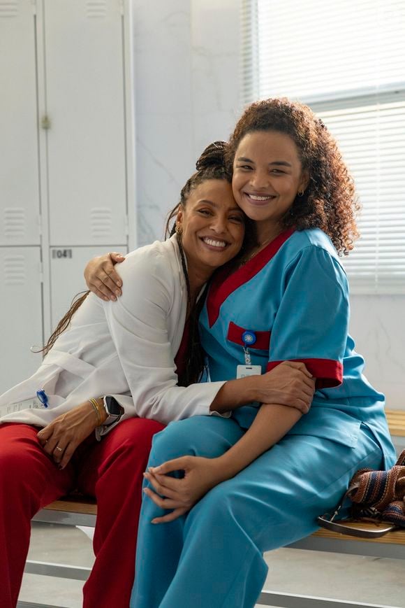 Minha prima mais velha é enfermeira e até me lembra a relação das médicas Bela (Sheron Menezzes) e Juli (Lucy Ramos) em 'Por Você'. Ela me apresentou seus perfumes favoritos para a rotina de trabalho. Como também amo fragrâncias, fiquei curiosa para conhecer as escolhas dela e encontrei cinco opções que combinam frescor, conforto e aquela deliciosa sensação de banho tomado