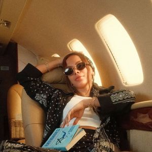 Jatinho de Anitta é avaliado em R$ 40 milhões e tem cabine de luxo para até 9 passageiros