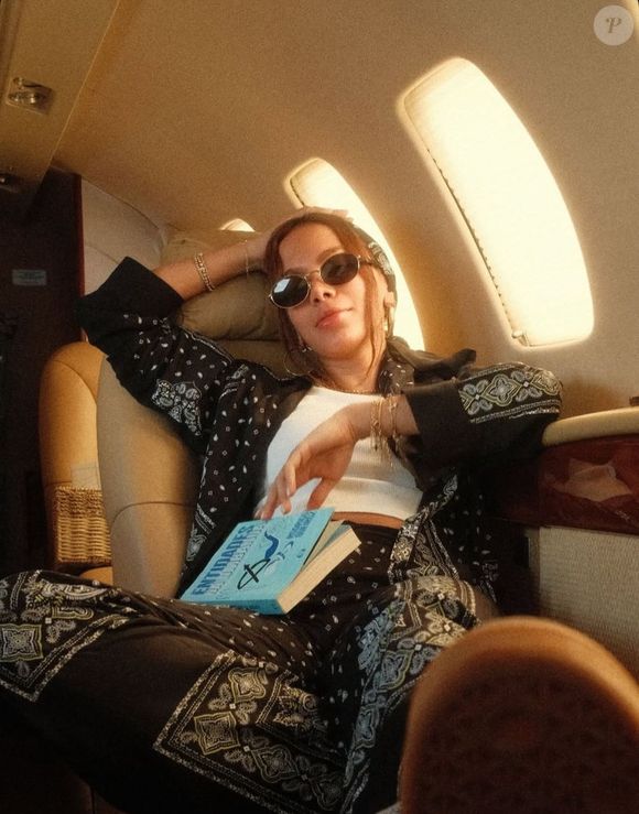 Jatinho de Anitta é avaliado em R$ 40 milhões e tem cabine de luxo para até 9 passageiros