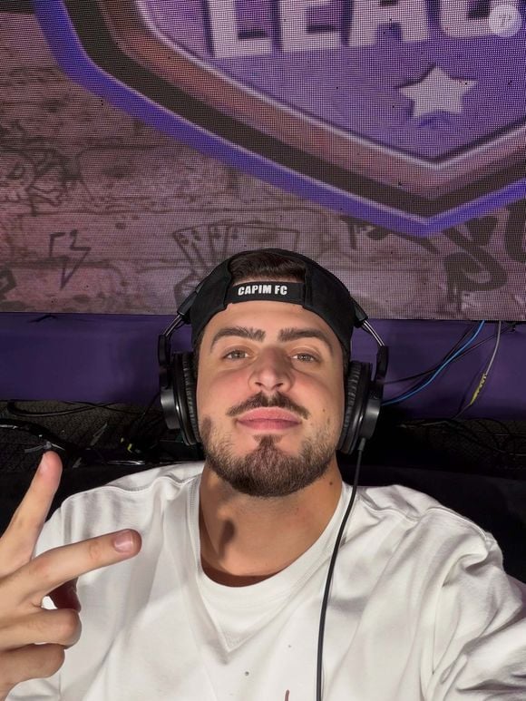 Jon Vlogs está sendo processado na Justiça por ex-funcionário, demitido por telefone