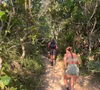 Eles também curtiram uma trilha juntinhos pelo Morro dos Irmãos, ao lado de amigos