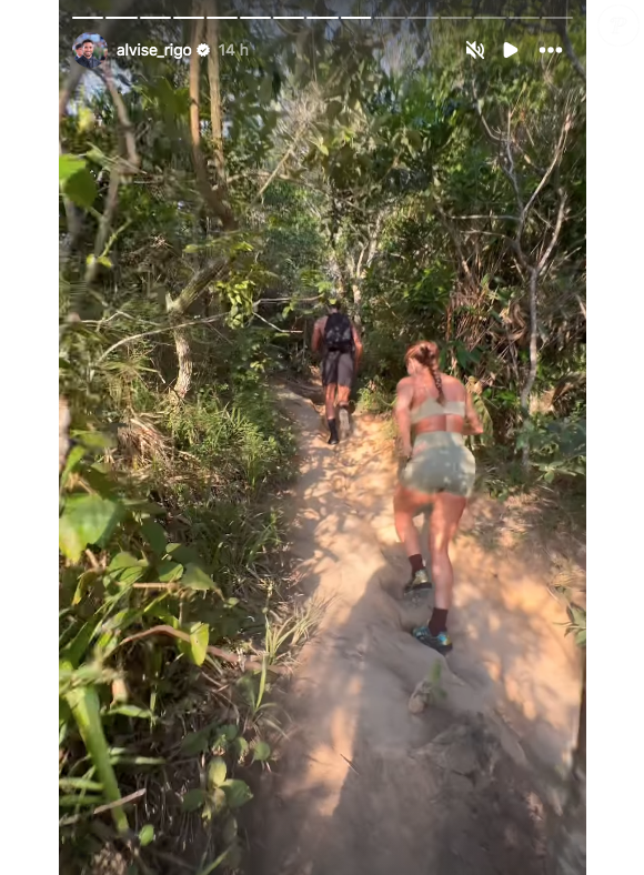 Eles também curtiram uma trilha juntinhos pelo Morro dos Irmãos, ao lado de amigos