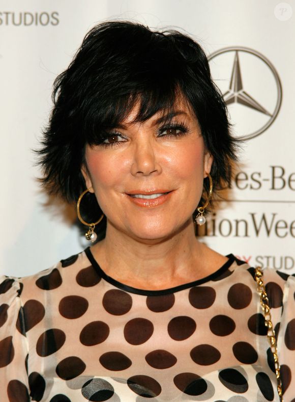 2007: Kris Jenner manteve o visual por um tempo, mas logo voltou ao seu cabelo convencional