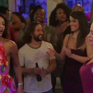 Novela ‘Vale Tudo’: Raquel (Taís Araújo) viveu uma disputa de samba com Heleninha (Paolla Oliveira)