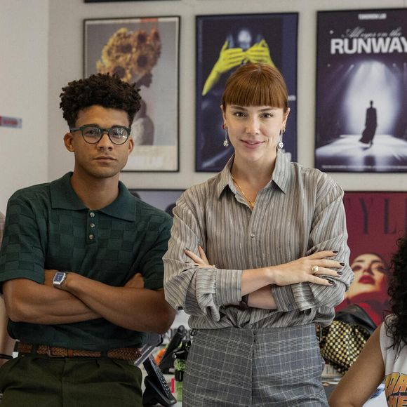 Alice Wegmann como Solange é amiga de Sardinha (Lucas Leto) em 'Vale Tudo' 2025.