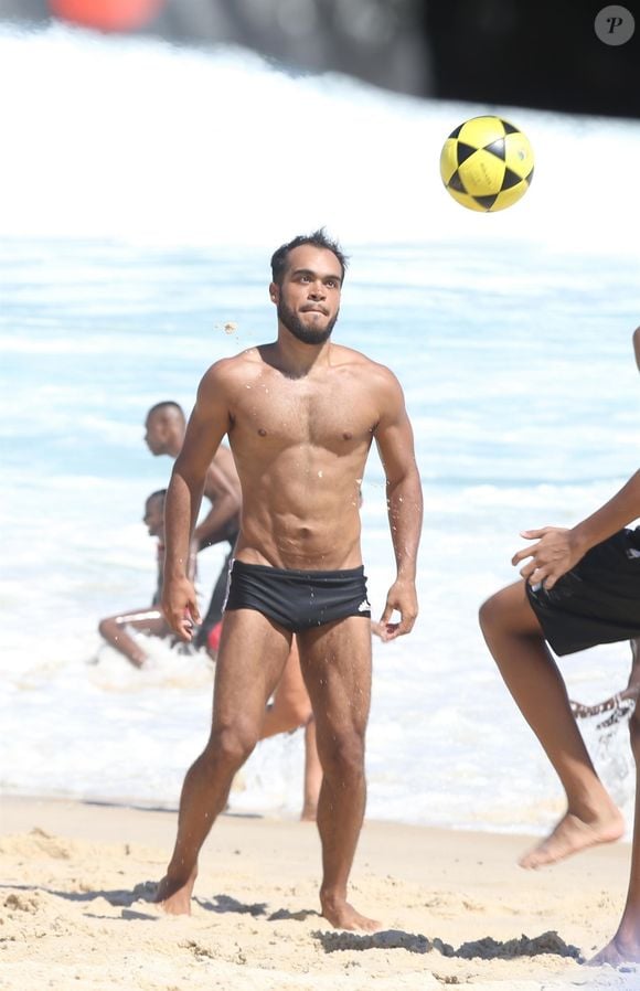 Francisco Gil, hoje aos 30 anos, ostenta um corpo super sarado e com músculos trincados