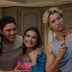 Do Floral Frutado ao Oriental Amadeirado: 'Off Campus' vira hit na Prime Video e nós listamos o perfume que cada personagem da série queridinha do momento amaria usar