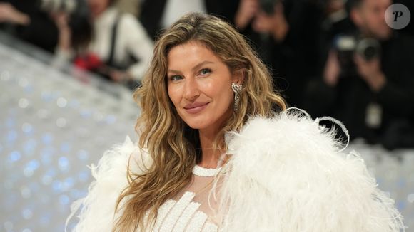 Couve é o segredo da boa forma de Gisele Bündchen: vegetal baratinho desintoxica e fortalece os ossos