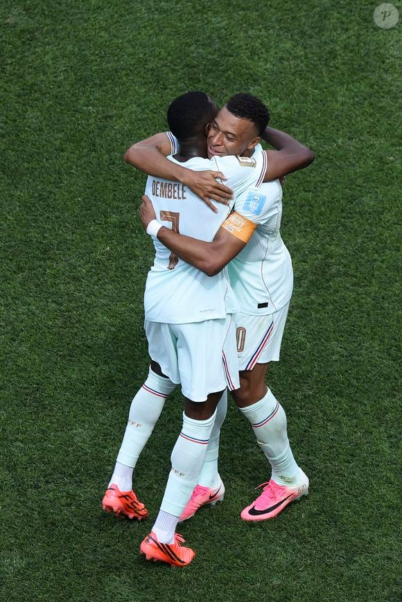 A França deu show nesta sexta-feira! Com três gols de Dembélé e parceria de Mbappé, a seleção atropelou a Noruega por 4 a 0 e confirmou o favoritismo na Copa do Mundo 2026