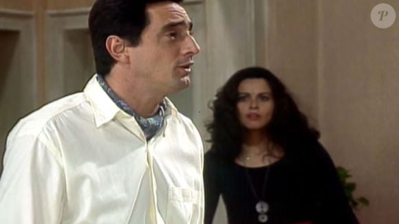 Na novela 'A Viagem', reprisada pela TV Globo, Carmem (Suzy Rêgo) esconde alguns segredos, e já se envolveu com o personagem de Mauro (Eduardo Galvão).