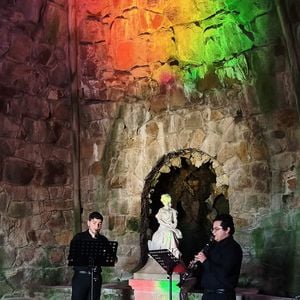 A Quinta da Regaleira integra a Paisagem Cultural de Sintra, reconhecida como Patrimônio Mundial da UNESCO, e reúne jardins, lagos, grutas e túneis subterrâneos que encantam visitantes