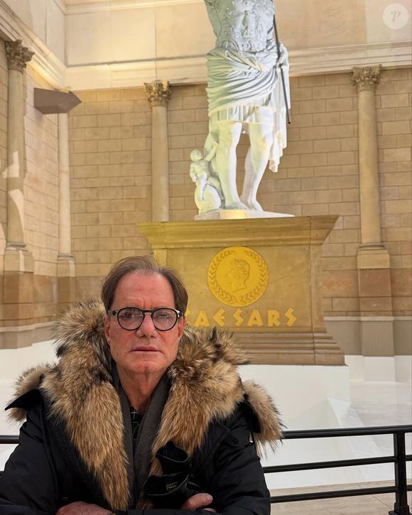 Edgar Moura Brasil, viúvo de Gilberto Braga, aponta que a proposta original da novela se perdeu e diz que falta coerência nos personagens e profundidade nos diálogos