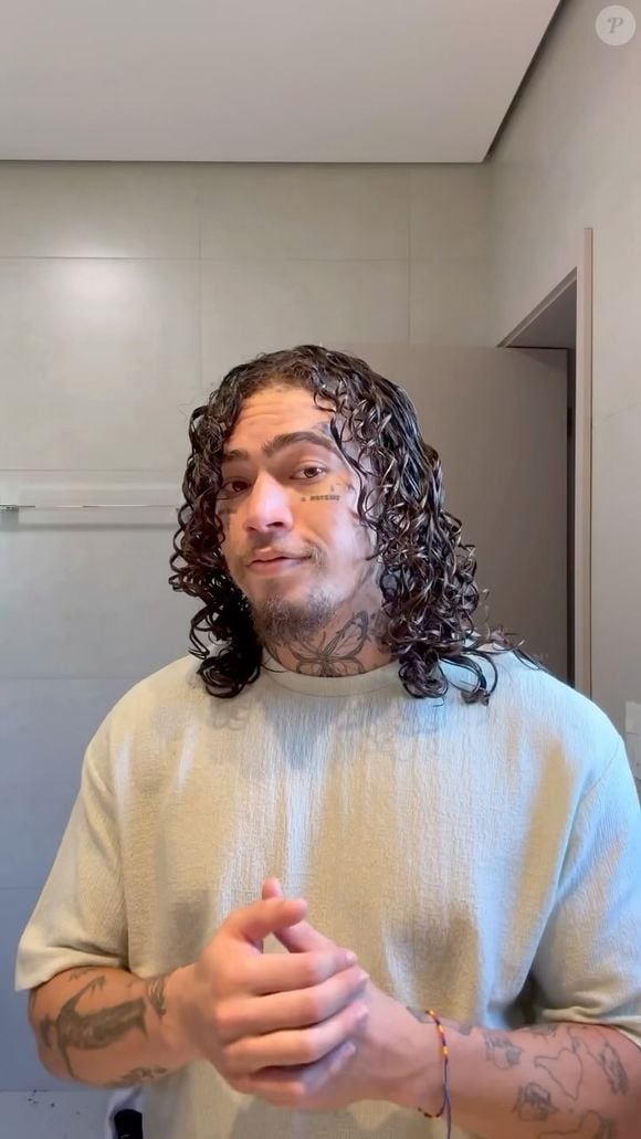 Whindersson Nunes comentou sobre o período em que ficou internado, durante a entrevista.