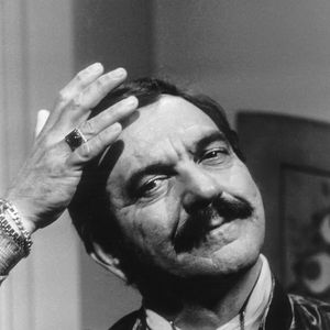 ‘Tô certo ou tô errado?’: frase icônica de ‘Roque Santeiro’ ainda vinha acompanhada de um chacoalhar de punho carregado com pulseiras de ouro