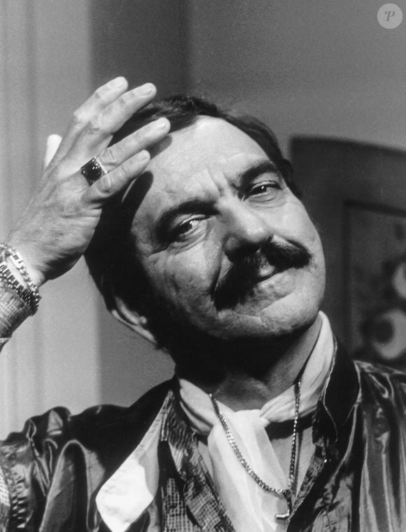 ‘Tô certo ou tô errado?’: frase icônica de ‘Roque Santeiro’ ainda vinha acompanhada de um chacoalhar de punho carregado com pulseiras de ouro