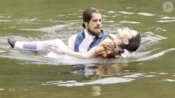 Felipe salva Lívia de afogamento na semana de 29 de junho a 4 de julho da novela 'Além do Tempo'