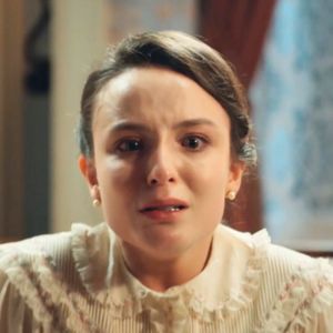 O que acontece com Estela em 'Êta Mundo Melhor!'? Personagem misteriosa de Larissa Manoela sofre perda dolorosa nos primeiros capítulos da novela