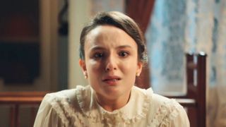 O que acontece com Estela em 'Êta Mundo Melhor!'? Personagem misteriosa de Larissa Manoela sofre perda dolorosa nos primeiros capítulos da novela