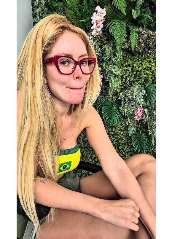 Ex de Latino, Raffa Rarbbie chorou em vídeo de 15 minutos ao acusar cantor de falas violentas, comportamento hostil e ameaças. 'Simplesmente estou passando os momentos mais horríveis da minha vida'