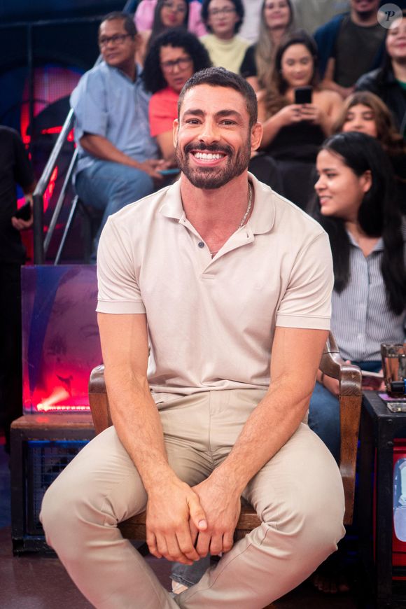 Cauã Reymond desconversou ao ser perguntado sobre a polêmica com Bella Campos