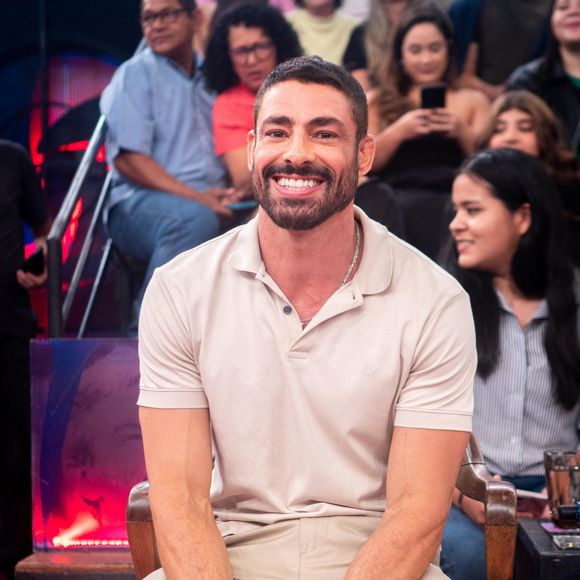 Cauã Reymond desconversou ao ser perguntado sobre a polêmica com Bella Campos