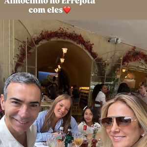 César Tralli, Ticiane Pinheiro, a filha do casal, Manuella, e Rafaella Justus, filha da apresentadora almoçaram no Rio no final de semana