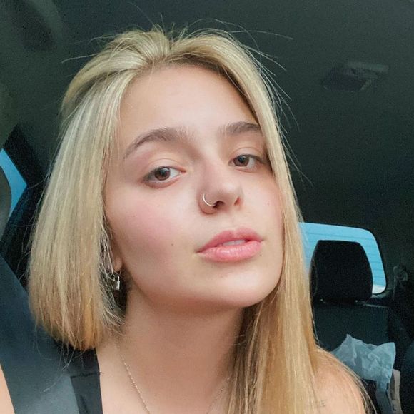 Foi com o seu cabelo loiro que Viih Tube quebrou as barreiras da internet