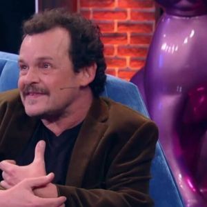 Matheus Nachtergaele perdeu a mãe por suicídio quando ainda era bebê e só descobriu a história aos 16 anos. As poesias deixadas por ela ajudaram o ator a encontrar o caminho para a arte e o teatro