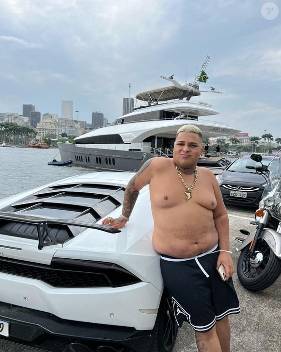 MC Ryan SP recebeu multas de condomínio e não as pagou, segundo a colunista Fabia Oliveira