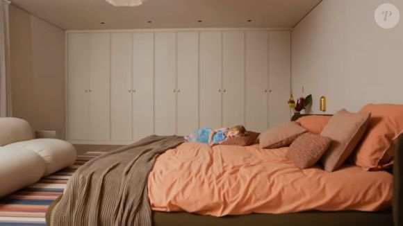 Quarto de Isa Scherer em casa localizada em uma vila