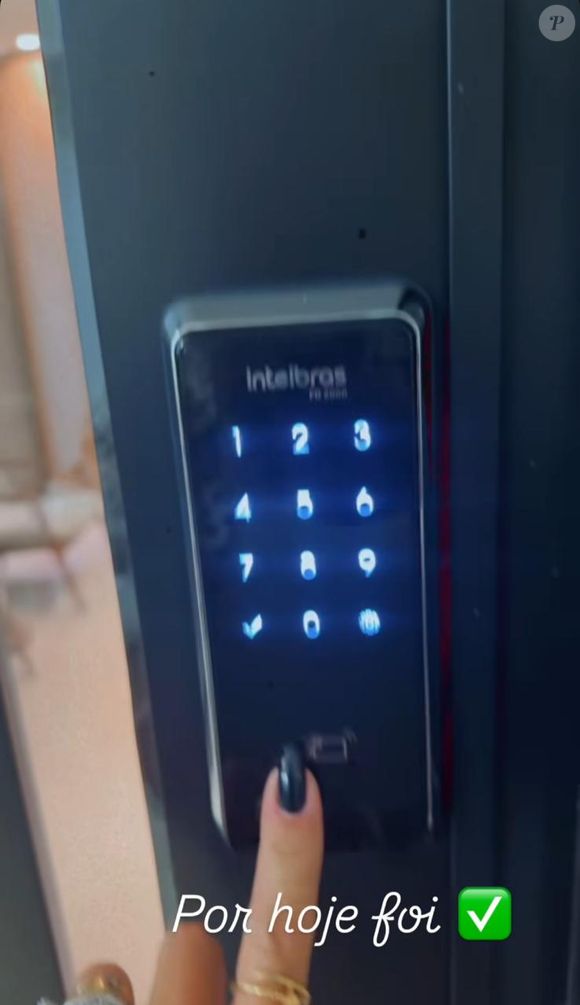 Mãe do cantor Zé Felipe, Poliana Rocha falou com os seguidores por meio dos stories no Instagram que foi até o dermatologista.