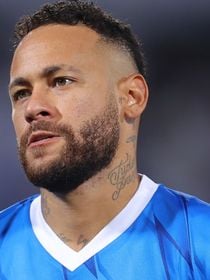 'Neymar está extremamente abatido e mancando bastante': bastidor de grave lesão grau 2 do jogador é revelada por jornalista da Globo