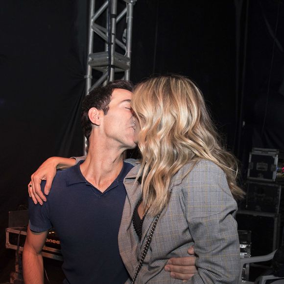 Tela preta na Globo após beijo entre Tralli e Ticiane levanta suspeitas de 'boicote' nas redes sociais