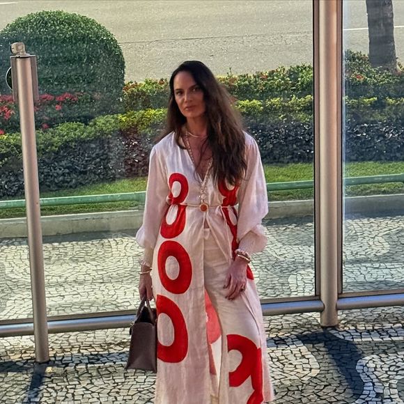 Além dos procedimentos, Luiza Brunet cuida da pele em casa e segue uma rotina saudável