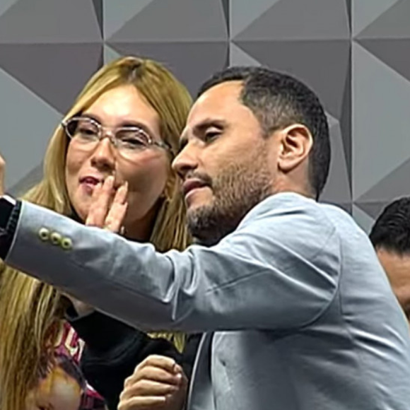 CPI das Bets: o senador Cleitinho pediu para Virginia Fonseca se ela poderia gravar um vídeo para a esposa e a filha dele.