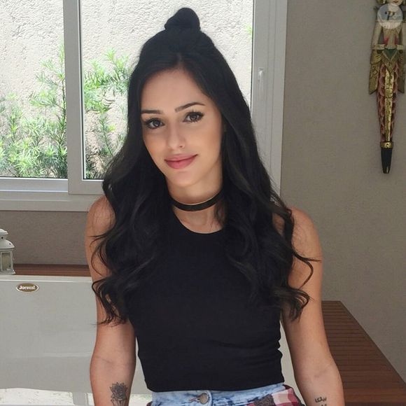 Bruna Biancardi mudou seu estilo de maquiagem: antes, a influenciadora preferia maquiagens bem coloridas