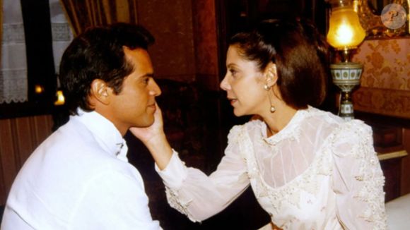 Josué (Juan Alba) não conta a verdade sobre sua vida para Janete (Ângela Vieira) em 'Terra Nostra'