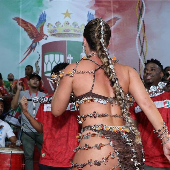 Paolla Oliveira mostrou o bumbum em fantasia para pré-carnaval da Grande Rio em 14 de janeiro de 2025