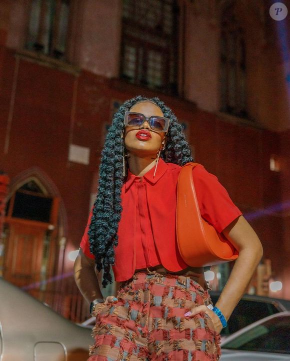 Inspirada no tradicional 'pão francês', a Baguette ganhou esse nome por ser usada sob o braço, bem próxima ao corpo, como o alimento é carregado na França