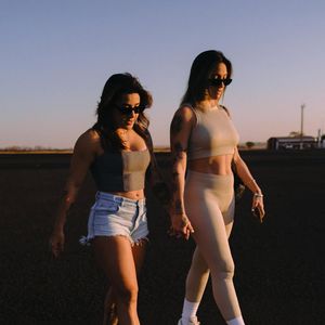 Lauana Prado e Tati Dias: amor que começou online e virou realidade