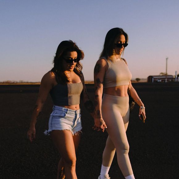 Lauana Prado e Tati Dias: amor que começou online e virou realidade